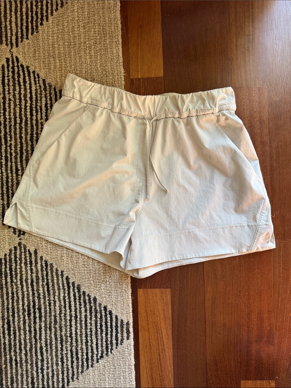 Lululemon High-waisted shorts